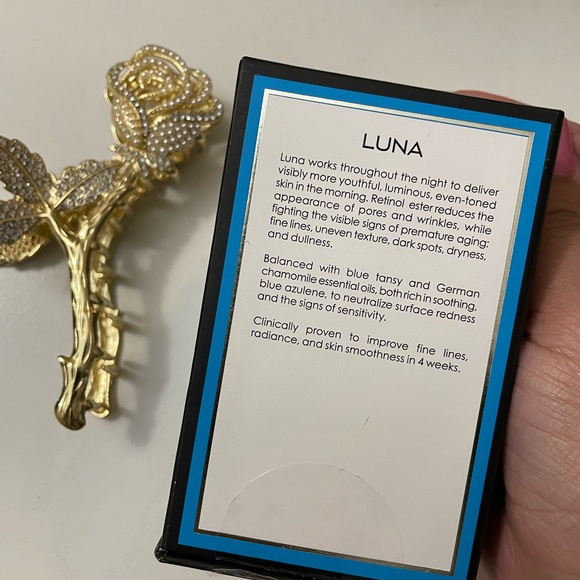 Face Oil - Picture 2 of 4